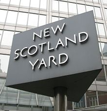 220px-New_Scotland_Yard_sign_3