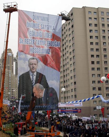 israeli-president-targeted-in-turkish-poster-2010-02-22_l