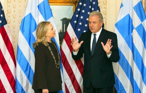 2012-09-26T012701Z_1733297957_GM1E89Q0Q5L01_RTRMADP_3_USA-GREECE