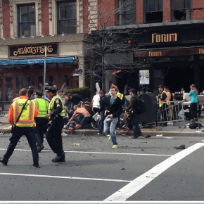 ΤΡΟΜΟΚΡΑΤΙΚΕΣ ΕΠΙΘΕΣΕΙΣ (συνεχής ροή) Νέα έκρηξη στη βιβλιοθήκη JFK – Βίντεο της πρώτης έκρηξης – Φωτό με την απόλυτη&nbsp;φρίκη