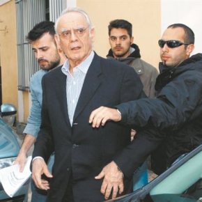 Εξώδικα Ακη σε Σημίτη, Βενιζέλο και 10 πρώην υπουργούς.Τους καλεί μάρτυρες για να δώσει πολιτικό τόνο στη δίκη του που αρχίζει τη&nbsp;Δευτέρα