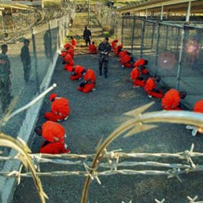 ΓΚΟΥΑΝΤΑΝΑΜΟ Εξέγερση κρατουμένων και μάχες με τους&nbsp;φρουρούς