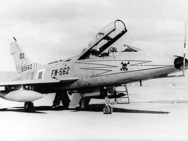 north-american-f-100f-super-sabre_b