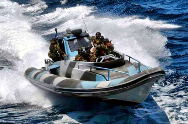 sDYK-ploto-me-stratiotes