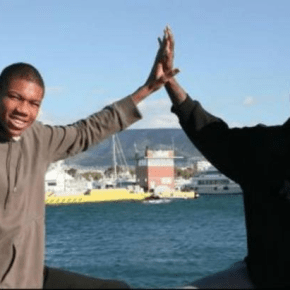 ΑΔΕΛΦΟΙ ΑΝΤΕΤΟΚΟΥΜΠΟ.Ο Γιάννης και ο Θανάσης: Δύο νέοι&nbsp;Έλληνες