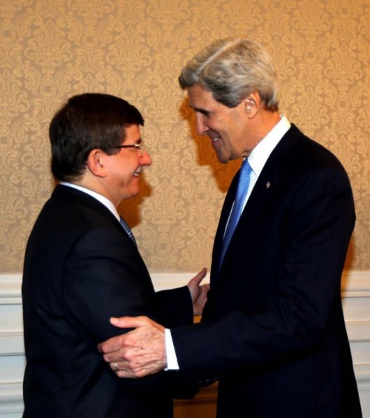 davutoglu-kerry-ile-bir-araya-geldi-IHA-20130407AW000069-1-t