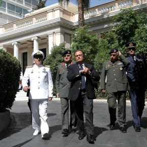 ΚΥΣΕΑ: Εγκρίθηκε η νέα δομή των Ενόπλων Δυνάμεων Π. Παναγιωτόπουλος: Συρρικνώνεται η στρατιωτική&nbsp;γραφειοκρατία