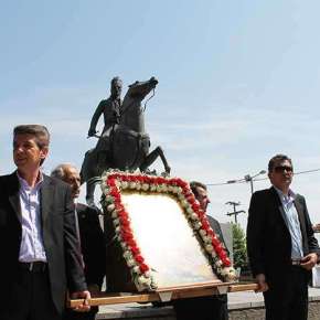 To Μαυρομάτι τίμησε το γυιό της Καλογριάς …Τον Καραϊσκάκη του !&nbsp;(video)