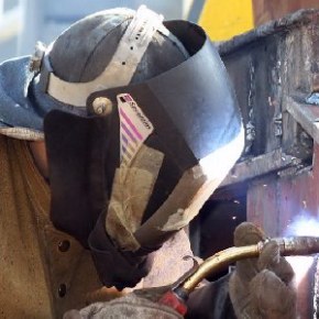 ΕΠΙΣΤΗΜΟΝΙΚΗ ΕΠΙΤΡΟΠΗ ΤΗΣ ΒΟΥΛΗΣ.«Οι μειώσεις μισθών δεν έφεραν ανταγωνιστικότητα»