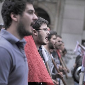 Οι ιδιαιτερότητες του ελληνικού εκπαιδευτικού συστήματος.Υπάρχουν δύο ελληνικές ιδιαιτερότητες σε ό,τι αφορά τα στοιχεία για την εκπαίδευση που δημοσιοποιεί κάθε χρόνο ο&nbsp;ΟΟΣΑ.