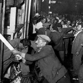 ΦΕΥΓΟΥΝ ΟΙ ΟΜΟΓΕΝΕΙΣ ΑΠΟ ΤΑ ΣΠΙΤΙΑ ΤΟΥΣ – Κτυπήθηκαν με χημικά ελληνικό & αρμενικό σχολείο στην Πόλη- Φοβούνται&nbsp;πογκρόμ