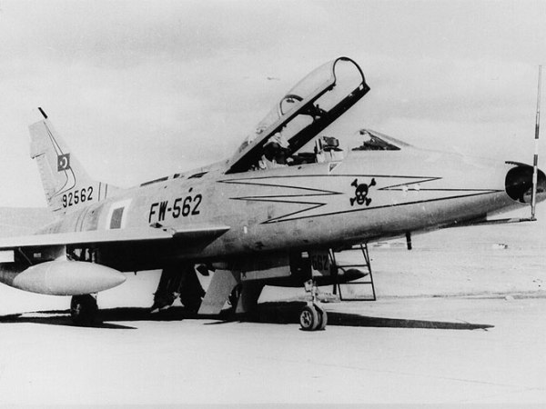 1north-american-f-100f-super-sabre_b