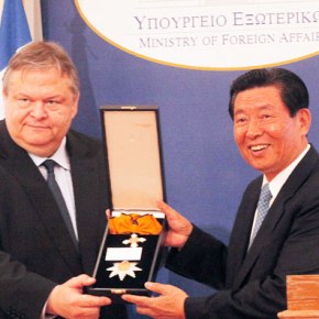 «ΑΠΑΤΟ» ΠΗΓΕ ΤΟ «SUCCES STORY» Αποδομούν όλες τις μη αρεστές επενδύσεις στην Ελλάδα: Η τρόϊκα «έφαγε» τον «Κάπτεν&nbsp;Γουέϊ»!