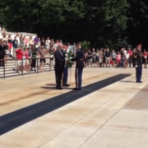 Ο Αβραμόπουλος στο Άρλινγκτον – ΒΙΝΤΕΟ από την επίσκεψη στην&nbsp;Ουάσινγκτον
