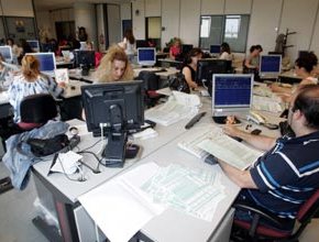 Επιτέλους, καταφέραμε να μετρήσουμε τους δημοσίους υπαλλήλους, που είναι&nbsp;614.053