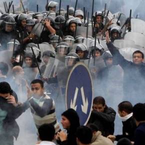 Άρχισαν αντάρτικο οι ισλαμιστές στην Αίγυπτο: Ένοπλες επιθέσεις κατά του Στρατού και έφοδος ισλαμιστών υποστηρικτών του Μόρσι στο αρχηγείο του Στρατού – Τρεις&nbsp;νεκροί