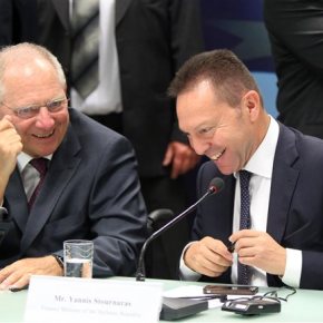 «Ναι μεν, αλλά» Σόιμπλε, για το κατοχικό δάνειο.«Θα συζητήσουμε για νέα μέτρα μείωσης του χρέους το 2014», είπε ο Γερμανός υπουργός&nbsp;Οικονομικών