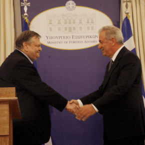 «Καψώνι» Αβραμόπουλου σε Βενιζέλο με το vip&nbsp;αεροσκάφος