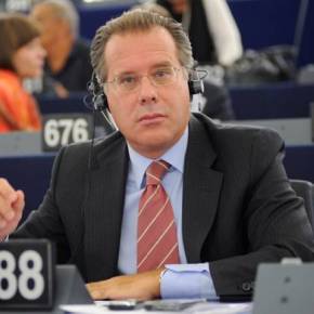 Κίνηση Κουμουτσάκου στο Ευρωκοινοβούλιο, «απέχει» το&nbsp;ΥΠΕΞ…