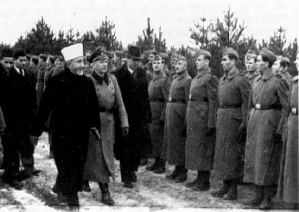 mufti nazis review troops1