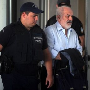 Δίκη Τσοχατζόπουλου: Με δάκρυα και στίχους του Μ. Αναγνωστάκη απολογήθηκε ο Γ. ΣμπώκοςΑγνοια για τις παράνομες δραστηριότητες του Ακη δήλωσε ο Φώτης&nbsp;Αρβανίτης