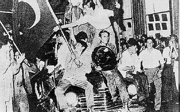 9-cons-turk-mob-celebr2