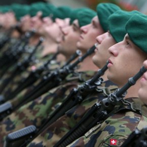 ΕΛΒΕΤΙΑ: Σαρωτικό ναι στην υποχρεωτική&nbsp;θητεία