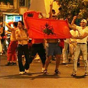 Συμπλοκή Ελλήνων και Αλβανών με ρόπαλα και μαχαίρια στο Μοναστηράκι, έξι τραυματίες&nbsp;!