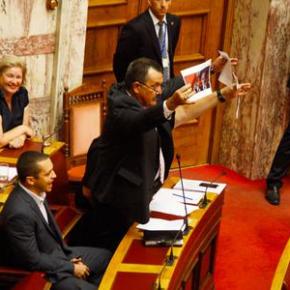 Αναψαν τα αίματα στη Βουλή – Υβρεις της Χρυσής Αυγής κατά μουσουλμάνων&nbsp;βουλευτών