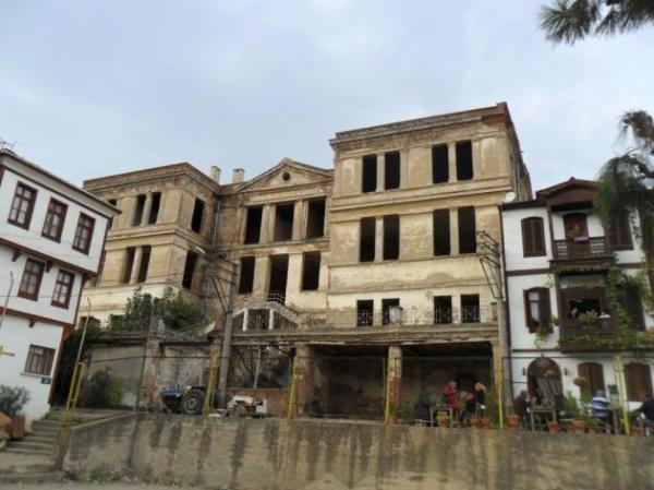 sxoleio_makariou-630x472