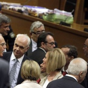 Μάχη για τα ελαφρυντικά: Ο Άκης «συνετέλεσε στην οικονομική ανάπτυξη της χώρας»Επιχειρήματα κάθε είδους επικαλούνται οι συνήγοροι υπεράσπισης για να κερδίσουν την επιείκεια του δικαστηρίου – Αλ Κούγιας: «χαζούλα της υπόθεσης» η&nbsp;Βίκυ