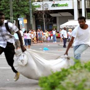 ΚΑΙ ΤΩΡΑ ΤΙ ΓΙΝΕΤΑΙ; – Η Χρυσή Αυγή έφυγε οι λαθρομετανάστες ξαναήρθαν – Πλημμύρισε η&nbsp;Αθήνα