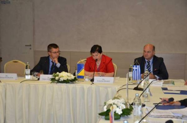 ba7f0c2df0742a3ca9e1fd31a057ecd9_XL