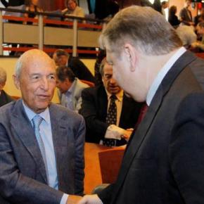 ΑΟΖ και… χειραψίες!