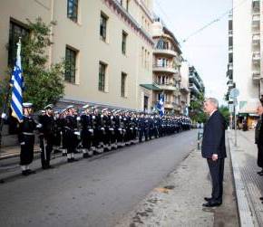 ΜΕ ΠΑΘΟΣ ΑΓΗΜΑΤΑ ΤΩΝ ΤΡΙΩΝ ΚΛΑΔΩΝ ΨΑΛΛΟΥΝ ΤΟΝ ΕΘΝΙΚΟ ΥΜΝΟ.Λαμπρός εορτασμός της ημέρας των Ε.Δ.&nbsp;(Βίντεο)