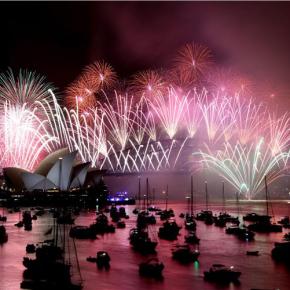 Καλώς ήρθες 2014! Με πυροτεχνήματα υποδέχονται τη νέα χρονιά ανά τον&nbsp;κόσμο