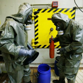 EΝΗΜΕΡΩΣΕ ΤΟ ΥΠΕΞ Η GREENPEACE – Διαβεβαιώσεις ότι δεν θα πέσουν στη Μεσόγειο τα χημικά της&nbsp;Συρίας