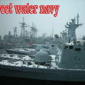 Λεονταρισμοί στον αέρα, άτακτη φυγή στη&nbsp;θάλασσα