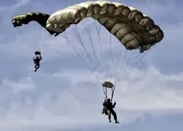 Ρίψεις αλεξιπτωτιστών στο αεροδρόμιο Αλεξανδρούπολης την Πέμπτη 27 Φεβρουαρίου&nbsp;2014