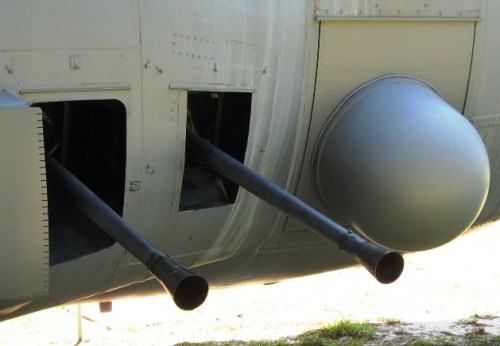 Bofors_guns_on_Spectre_gunship-c-Greg-Goebel