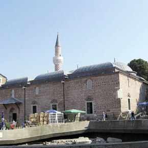 Επίθεση Βούλγαρων σε τζαμί με πέτρες και&nbsp;μολότοφ!