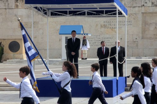 ÁÈÇÍÁ - ÌÁÈÇÔÉÊÇ ÐÁÑÅËÁÓÇ ÃÉÁ ÔÇÍ ÅÈÍÉÊÇ ÅÐÅÔÅÉÏ ÔÇÓ 25çò ÌÁÑÔÉÏÕ(EUROKINISSI/ÊÙÓÔÁÓ ÊÁÔÙÌÅÑÇÓ)