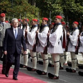 O Καρ.Παπούλιας έσωσε τα προσχήματα – Η Ελλάδα (είπε στον Γερμανό ομόλογό του) δεν παραιτήθηκε ποτέ των διεκδικήσεών της για τις αποζημιώσεις και το κατοχικό&nbsp;δάνειο