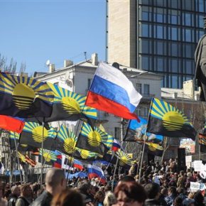 Κριμαία: Σημαίες της Ρωσίας σε ουκρανικά στρατόπεδα.ΝΑΤΟ: Προειδοποιεί πως οι ρωσικές δυνάμεις θα μπορούσαν να φτάσουν μέχρι την Υπερδνειστερία – Ετοιμοπόλεμοι ρωσόφωνοι αντάρτες στα ανατολικά της&nbsp;Ουκρανίας