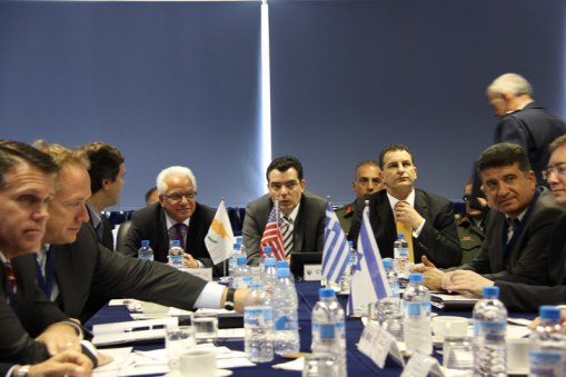 2014-04-10_the-minister-of-defence-attended-the-course-of-exercise-nemesis-2014_4