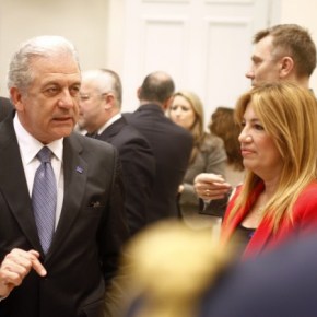 «Ψύχρα» στο ΥΠΕΘΑ την Μεγάλη Εβδομάδα – Τι θέμα υπάρχει μεταξύ Αβραμόπουλου&nbsp;Γεννηματά