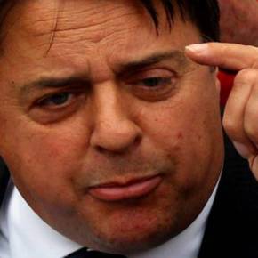 Διεθνοποιούνται οι διώξεις κατά ΧΑ – Το βίντεο Μπαλτάκου παίζει σε συνέντευξη του Nick Griffin στη tv των&nbsp;ΗΠΑ!