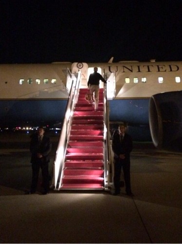 BIDEN-AEROPLANO01-20MAY2014-374x500