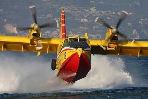 Ανετράπη τελικά το CL-415… διασώθηκαν από πλοίο οι&nbsp;πιλότοι