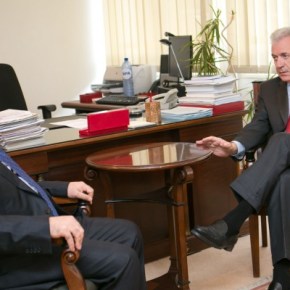 «Οδηγείτε σε κλιμάκωση και εκτροπή στο Αιγαίο» – Αβραμόπουλος προς Τούρκο υπουργό&nbsp;Άμυνας